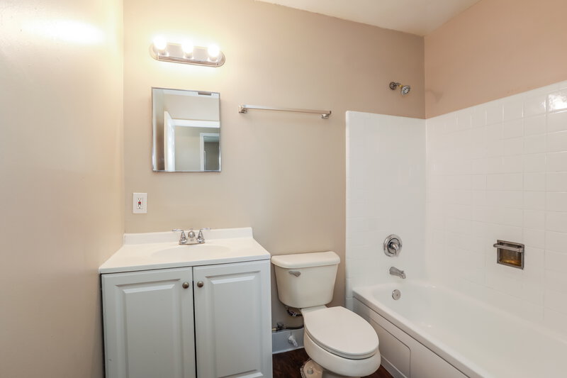 1,635/Mo, 7642 Contour Dr Jacksonville, FL 32221 Bathroom View