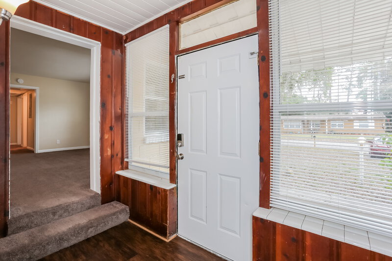 1,300/Mo, 7812 Denham Rd E Jacksonville, FL 32208 Foyer View