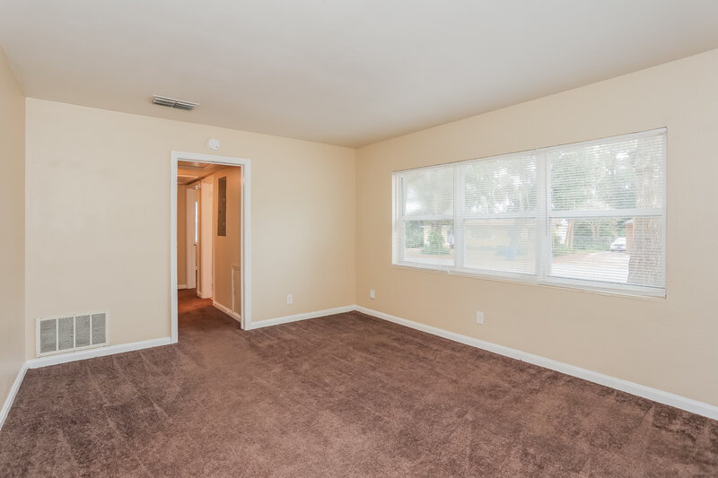 1,300/Mo, 7812 Denham Rd E Jacksonville, FL 32208 Living Room View