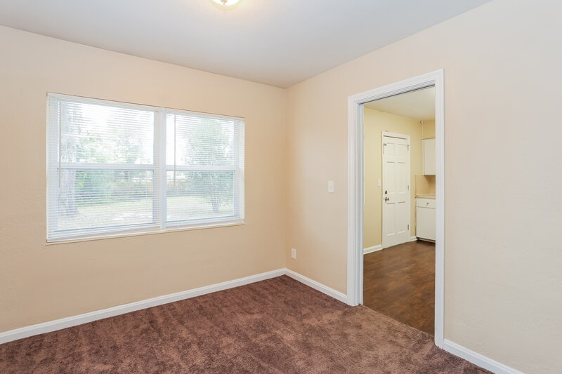 1,300/Mo, 7812 Denham Rd E Jacksonville, FL 32208 Dining Room View