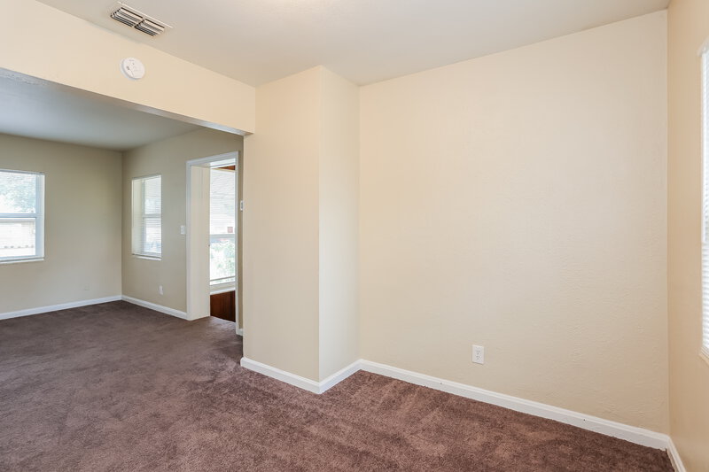 1,300/Mo, 7812 Denham Rd E Jacksonville, FL 32208 Dining Room View 2