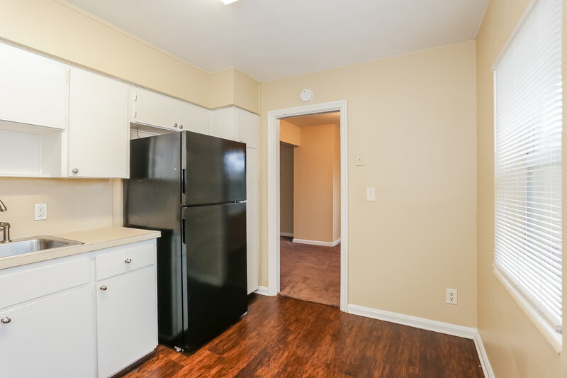 1,300/Mo, 7812 Denham Rd E Jacksonville, FL 32208 Kitchen View 2
