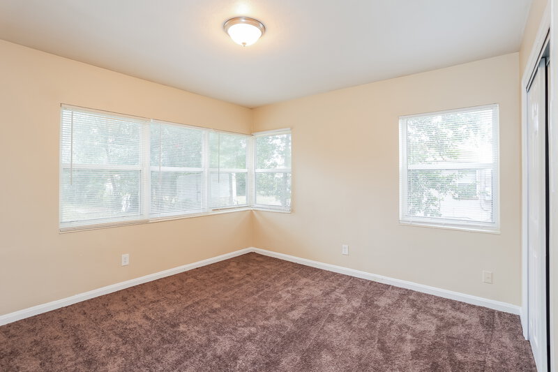 1,300/Mo, 7812 Denham Rd E Jacksonville, FL 32208 Main Bedroom View 2