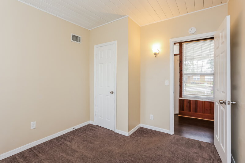 1,300/Mo, 7812 Denham Rd E Jacksonville, FL 32208 Bedroom View 3