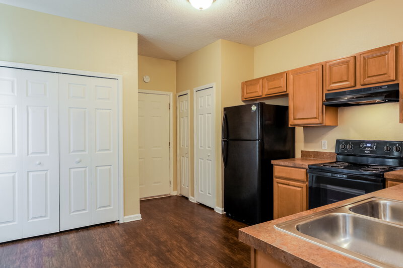 1,715/Mo, 7911 Melvin Rd Jacksonville, FL 32210 Kitchen View 2