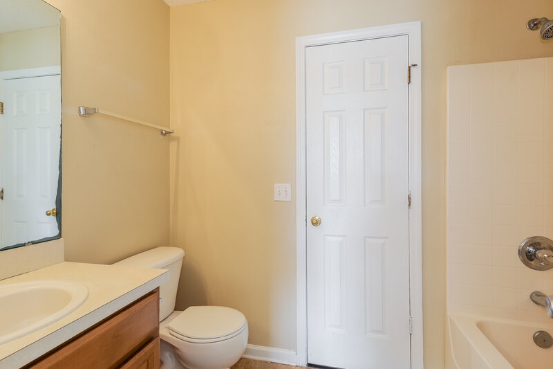 1,715/Mo, 7911 Melvin Rd Jacksonville, FL 32210 Bathroom View 2