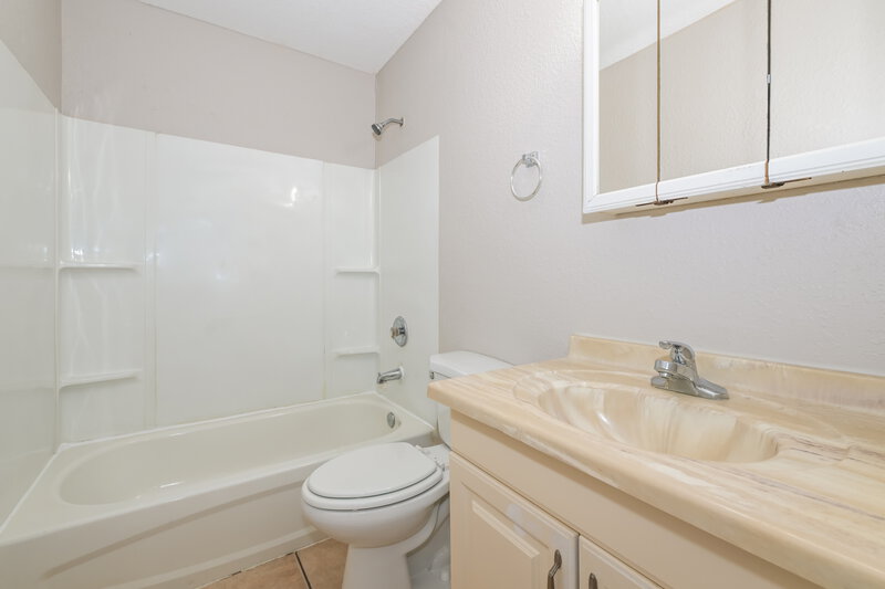 1,495/Mo, 7926 Pipit Ave Jacksonville, FL 32219 Main Bathroom View