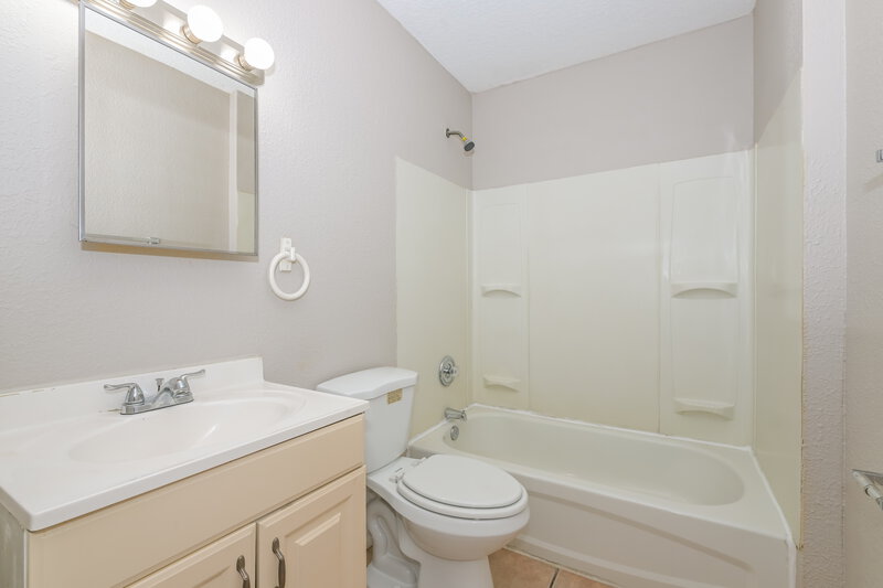 1,495/Mo, 7926 Pipit Ave Jacksonville, FL 32219 Bathroom View
