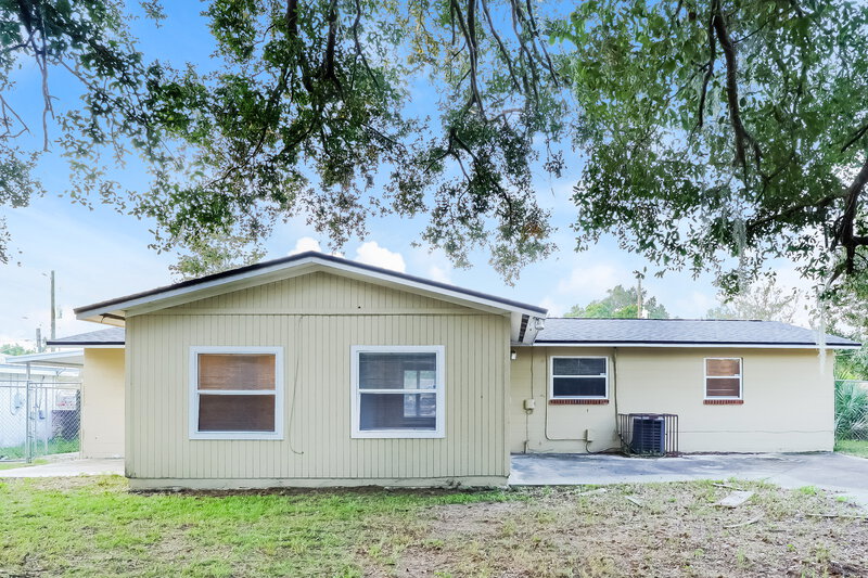 1,585/Mo, 7967 Jaguar Dr Jacksonville, FL 32244 Rear View