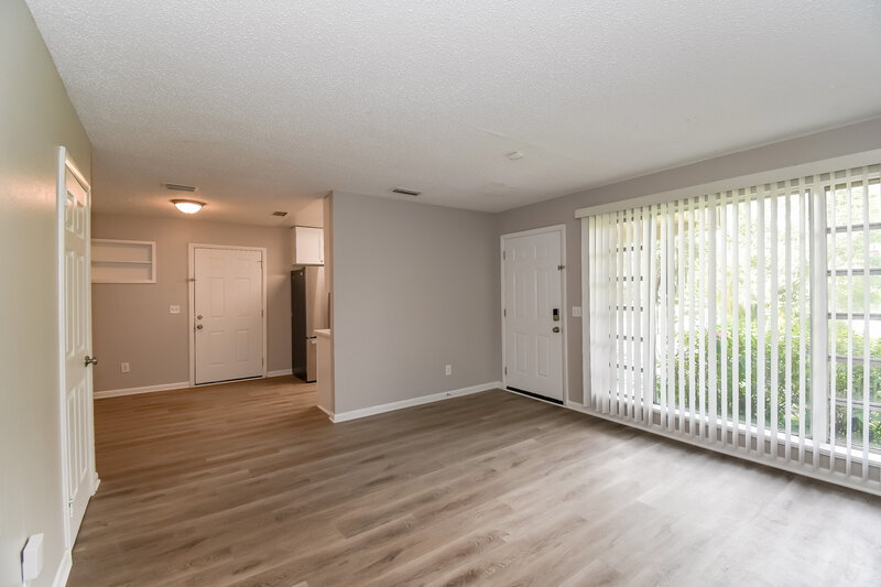 1,285/Mo, 8004 Patou Dr S Jacksonville, FL 32210 Living Room View 2