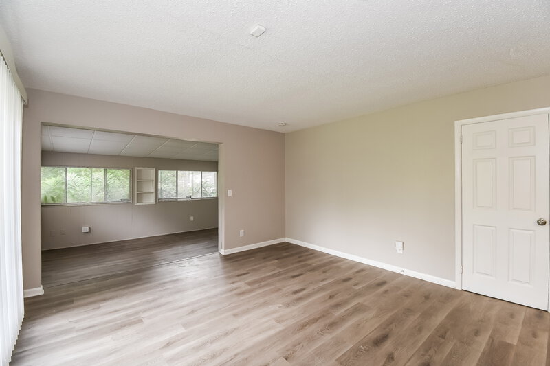 1,285/Mo, 8004 Patou Dr S Jacksonville, FL 32210 Living Room View 3