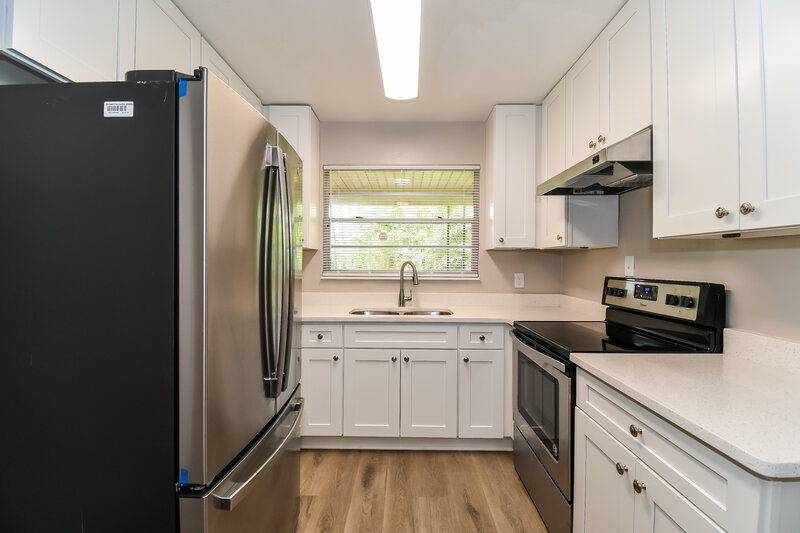 1,285/Mo, 8004 Patou Dr S Jacksonville, FL 32210 Kitchen View 2