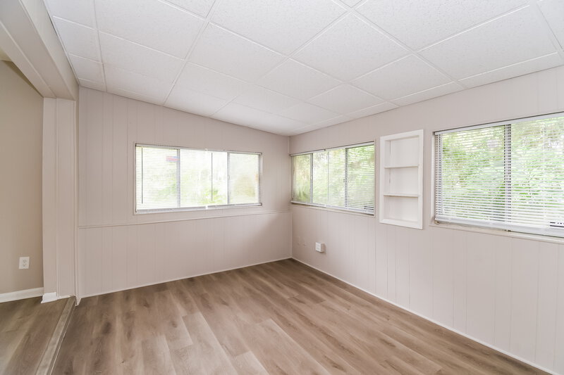 1,285/Mo, 8004 Patou Dr S Jacksonville, FL 32210 Sun Room View 2