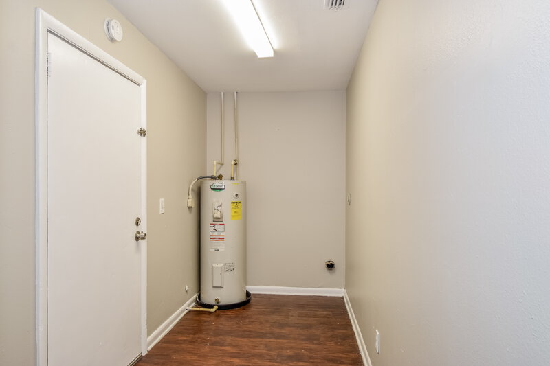 1,355/Mo, 8070 Jacques Dr Jacksonville, FL 32210 Laundry Room View