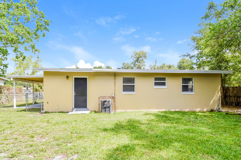 1,355/Mo, 8070 Jacques Dr Jacksonville, FL 32210 Rear View