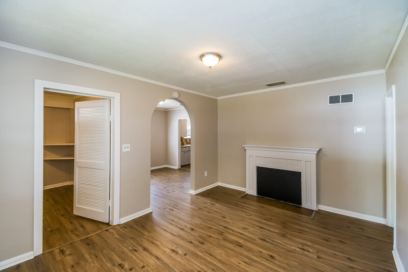 1,150/Mo, 8115 Hawthorne St Jacksonville, FL 32208 Living Room View 2