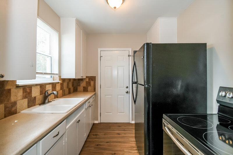 1,150/Mo, 8115 Hawthorne St Jacksonville, FL 32208 Kitchen View