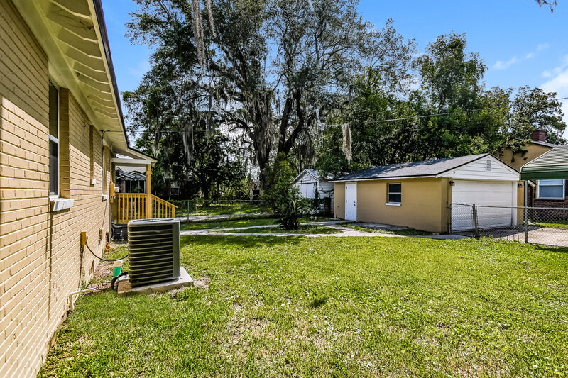 1,150/Mo, 8115 Hawthorne St Jacksonville, FL 32208 Rear View 2