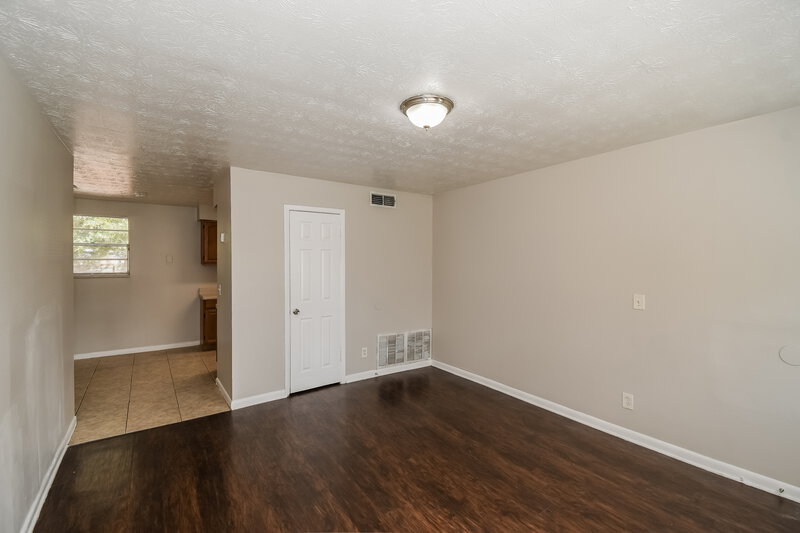 1,400/Mo, 8319 Gullege Dr Jacksonville, FL 32219 Living Room View