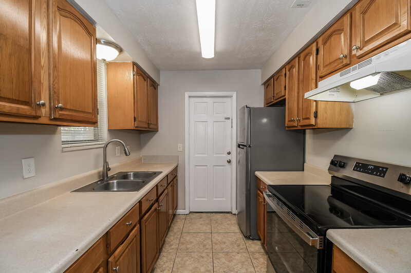 1,400/Mo, 8319 Gullege Dr Jacksonville, FL 32219 Kitchen View 2