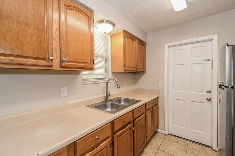 1,400/Mo, 8319 Gullege Dr Jacksonville, FL 32219 Kitchen View 3