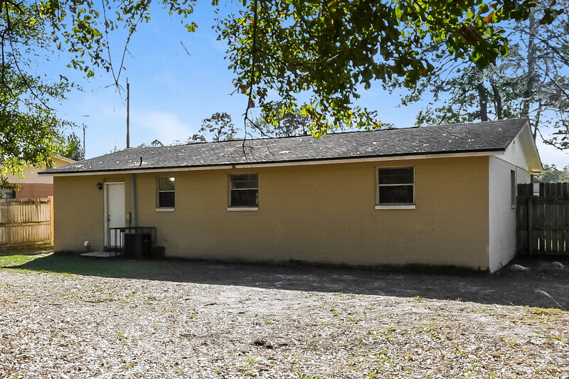 1,400/Mo, 8319 Gullege Dr Jacksonville, FL 32219 Rear View 2