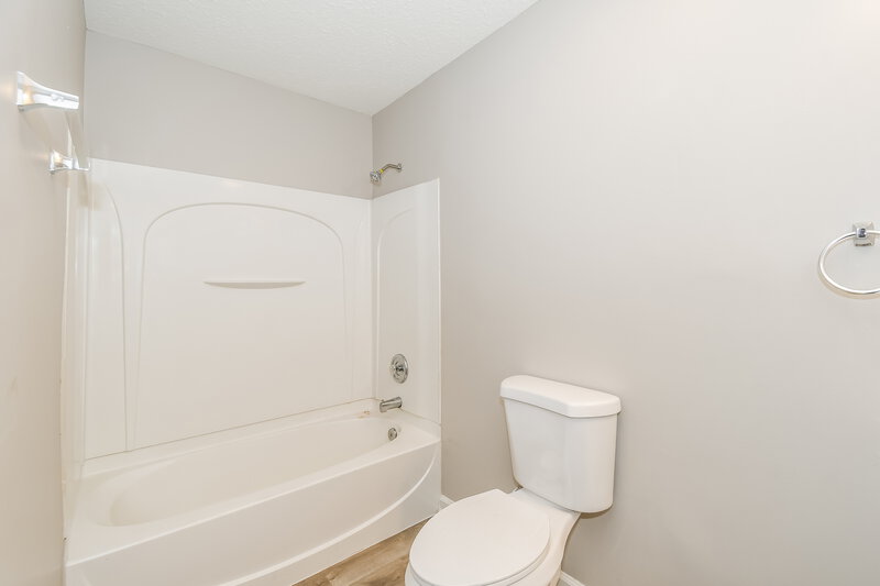 2,120/Mo, 8720 Hare Ave Jacksonville, FL 32211 Main Bathroom View