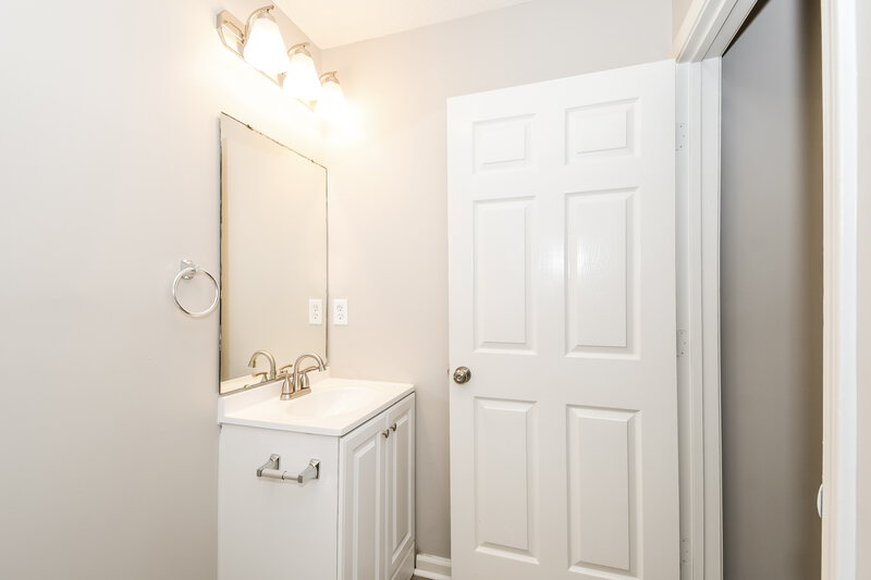 2,120/Mo, 8720 Hare Ave Jacksonville, FL 32211 Main Bathroom View 2