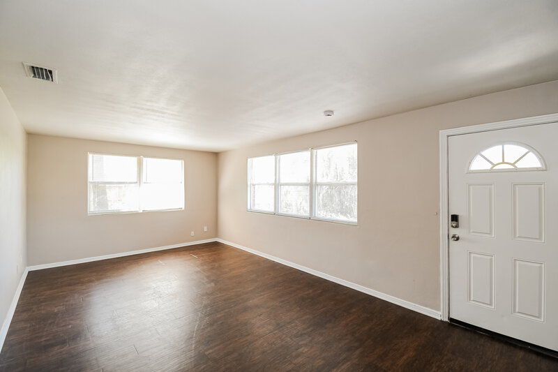 1,480/Mo, 908 Deerwood Cir S Jacksonville, FL 32208 Living Room View