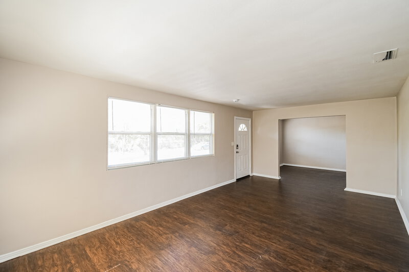 1,480/Mo, 908 Deerwood Cir S Jacksonville, FL 32208 Living Room View 2