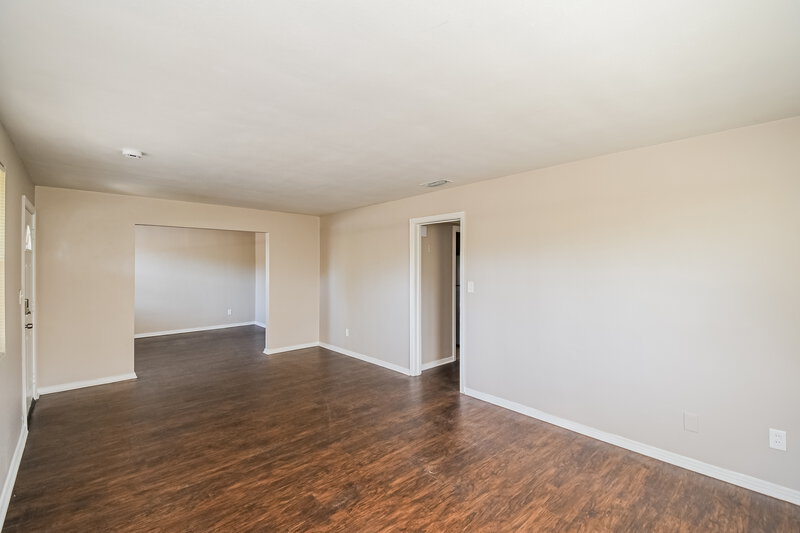 1,480/Mo, 908 Deerwood Cir S Jacksonville, FL 32208 Living Room View 3