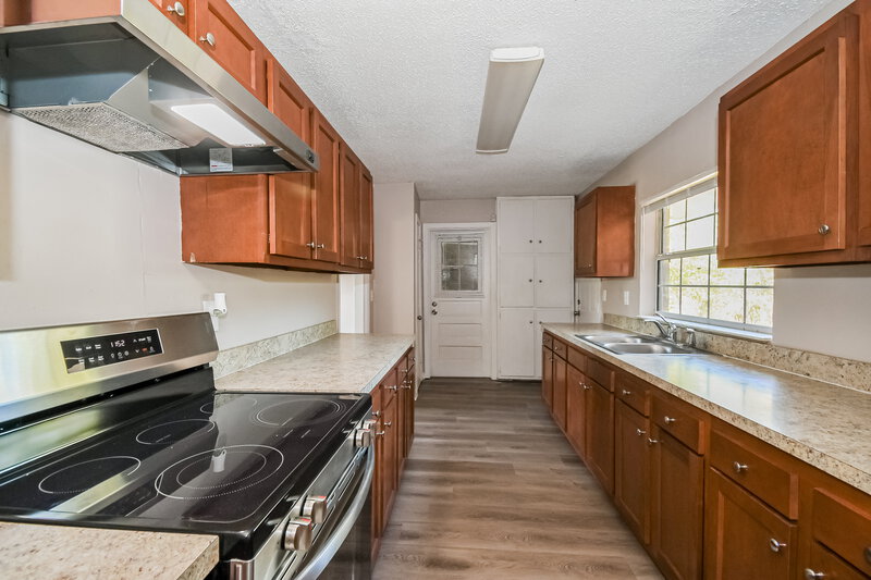 1,480/Mo, 908 Deerwood Cir S Jacksonville, FL 32208 Kitchen View
