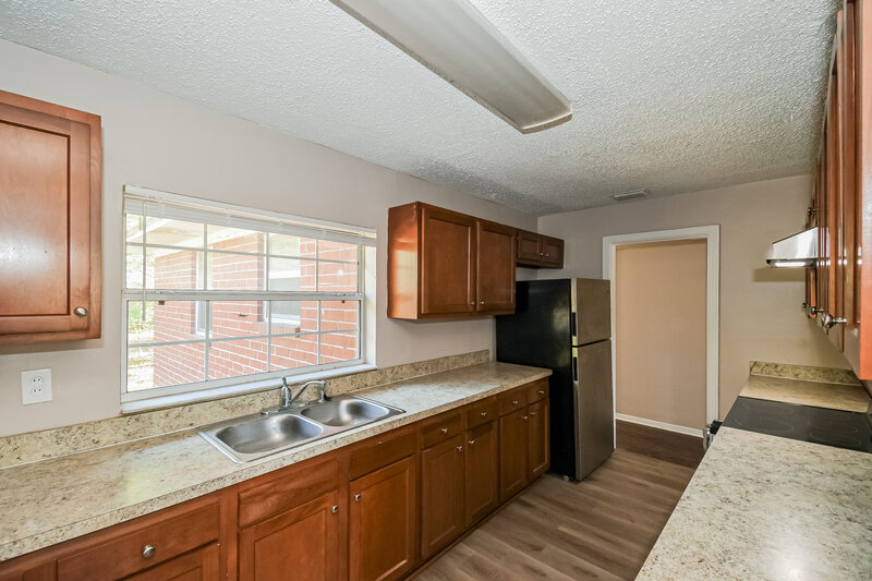 1,480/Mo, 908 Deerwood Cir S Jacksonville, FL 32208 Kitchen View 3