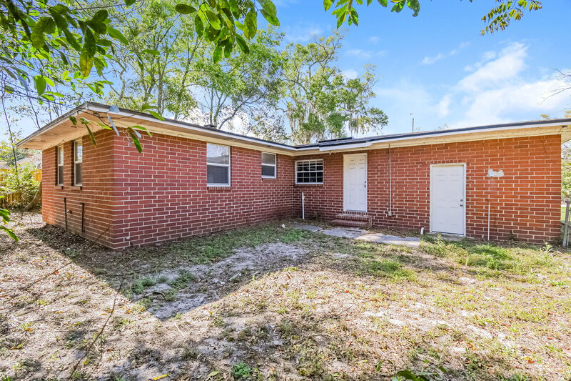 1,480/Mo, 908 Deerwood Cir S Jacksonville, FL 32208 Rear View