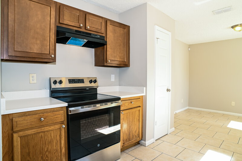 1,465/Mo, 9105 11th Ave Jacksonville, FL 32208 Kitchen View