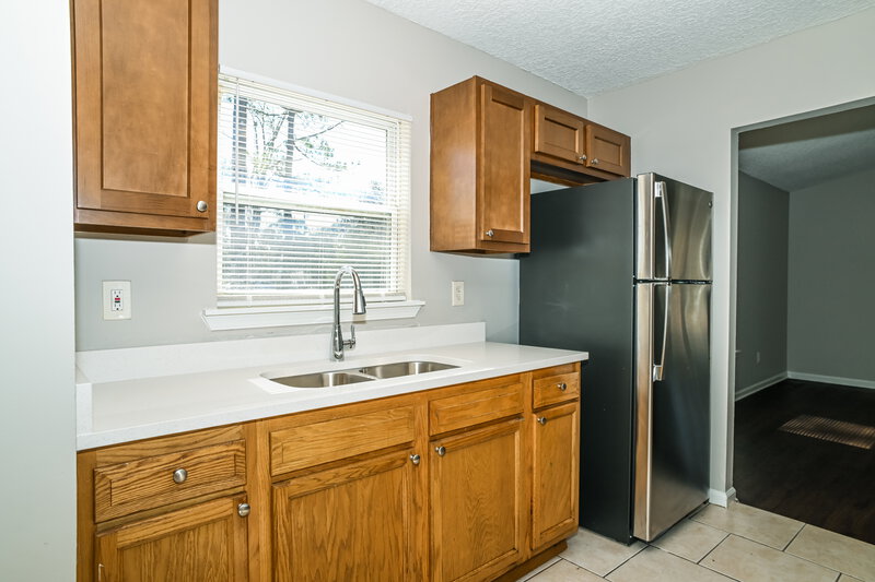 1,465/Mo, 9105 11th Ave Jacksonville, FL 32208 Kitchen View 2