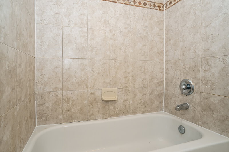 1,465/Mo, 9105 11th Ave Jacksonville, FL 32208 Bathroom View