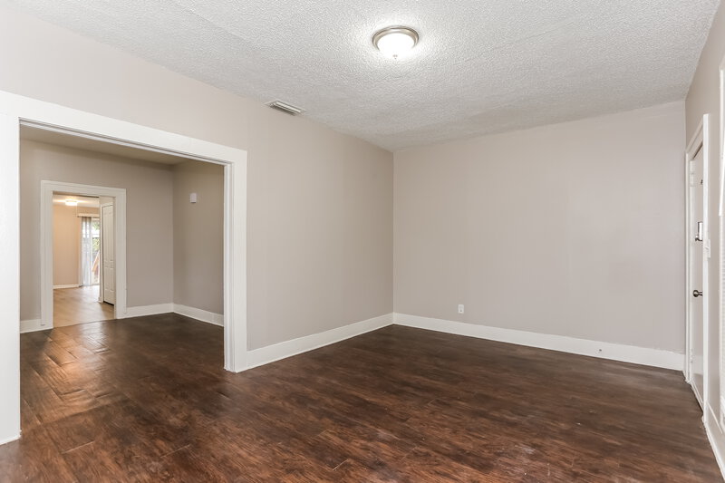 1,950/Mo, 914 Allison St Jacksonville, FL 32254 Living Room View 2
