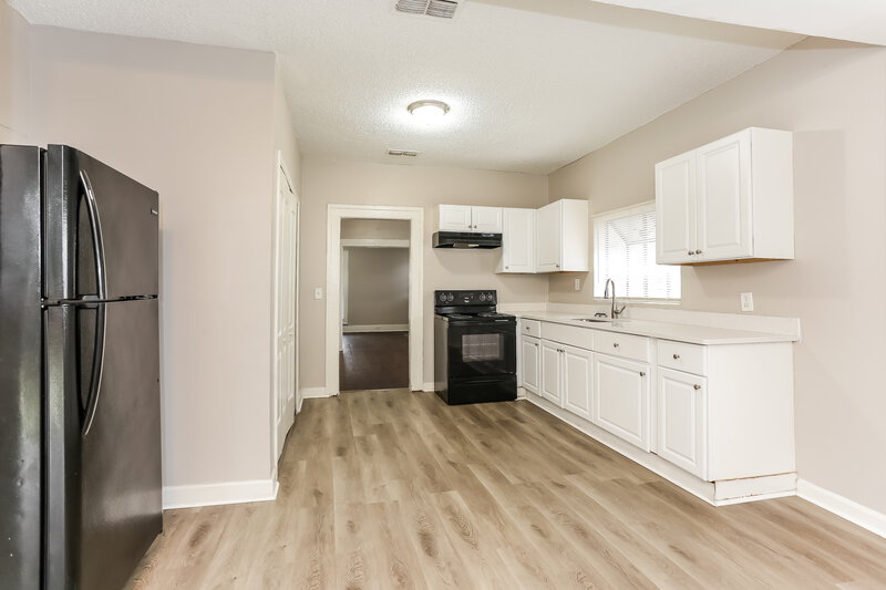 1,950/Mo, 914 Allison St Jacksonville, FL 32254 Kitchen View