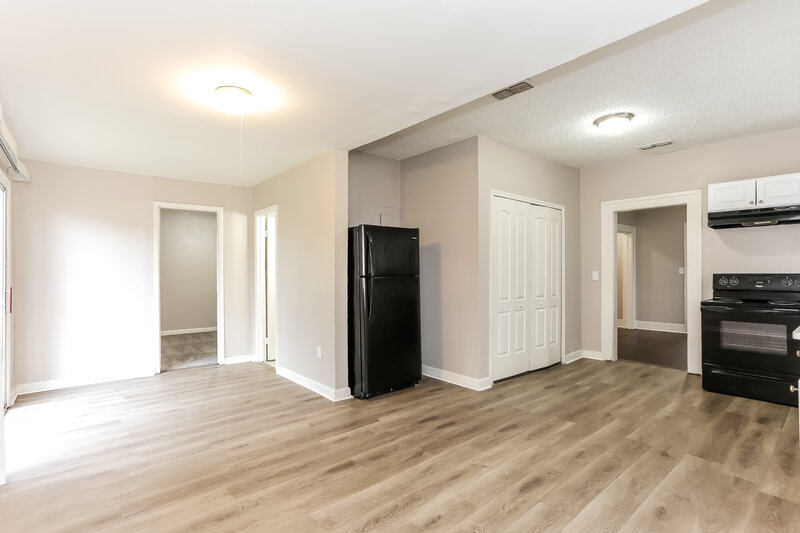 1,950/Mo, 914 Allison St Jacksonville, FL 32254 Family Room View