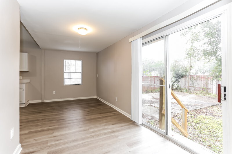 1,950/Mo, 914 Allison St Jacksonville, FL 32254 Family Room View 2