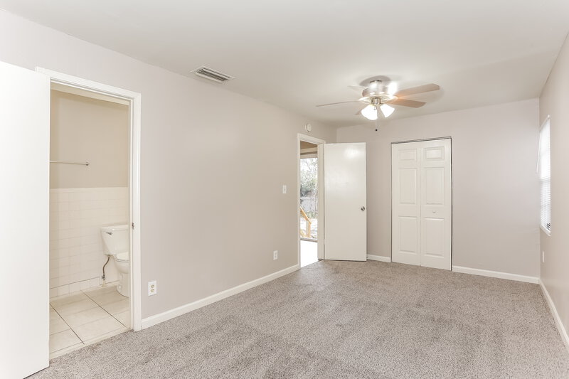 1,950/Mo, 914 Allison St Jacksonville, FL 32254 Main Bedroom View 2