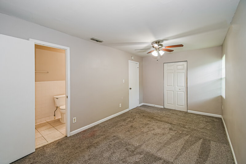 1,415/Mo, 914 Allison St Jacksonville, FL 32254 Main Bedroom View 2