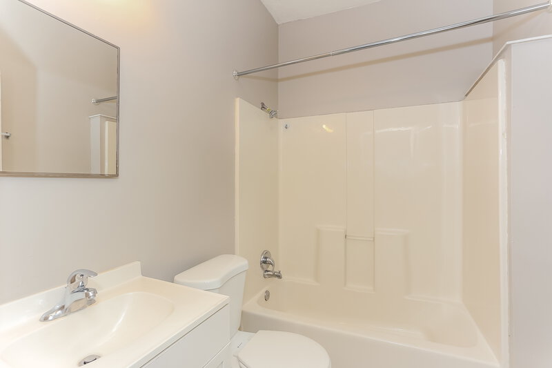 1,950/Mo, 914 Allison St Jacksonville, FL 32254 Bathroom View