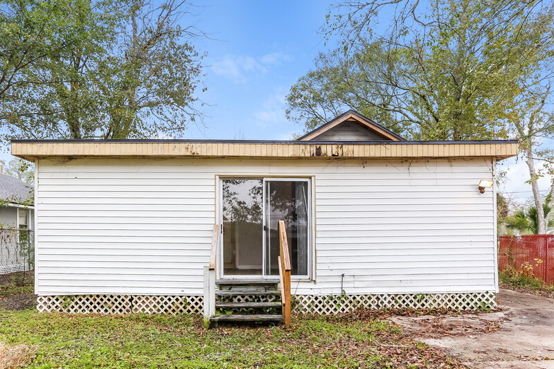 1,950/Mo, 914 Allison St Jacksonville, FL 32254 Rear View