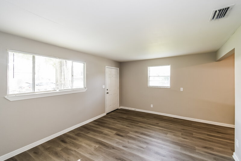 1,310/Mo, 6819 Goldilocks Ln Jacksonville, FL 32210 Living Room View 2