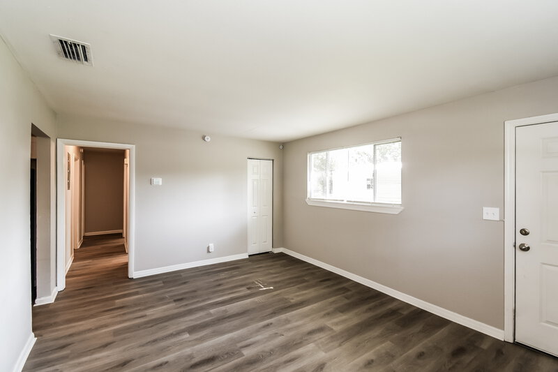1,310/Mo, 6819 Goldilocks Ln Jacksonville, FL 32210 Living Room View 3