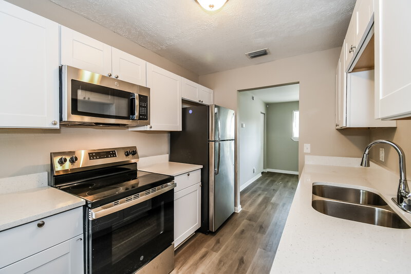 1,310/Mo, 6819 Goldilocks Ln Jacksonville, FL 32210 Kitchen View