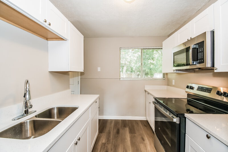 1,310/Mo, 6819 Goldilocks Ln Jacksonville, FL 32210 Kitchen View 3