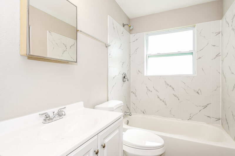 1,310/Mo, 6819 Goldilocks Ln Jacksonville, FL 32210 Bathroom View